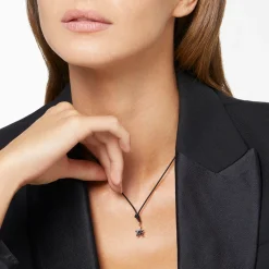 Alternative view of Ciondolo stellina in oro rosa con diamanti neri.