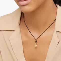 Alternative view of Ciondolo quadrifoglio in oro giallo 18K. Modello piccolo.