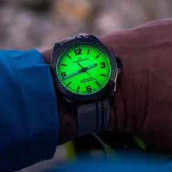 NNB1001BBWAIL107 NEVEREST NightSight Flex Fabric Night Website Lifestyle