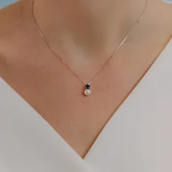 Alternative view of Collana in Oro Perle e Zaffiro tondo